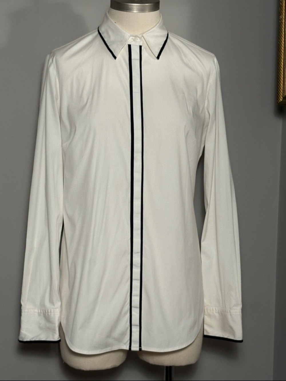 Ann Taylor Size 8 White Button Up Shirt with Black Piping